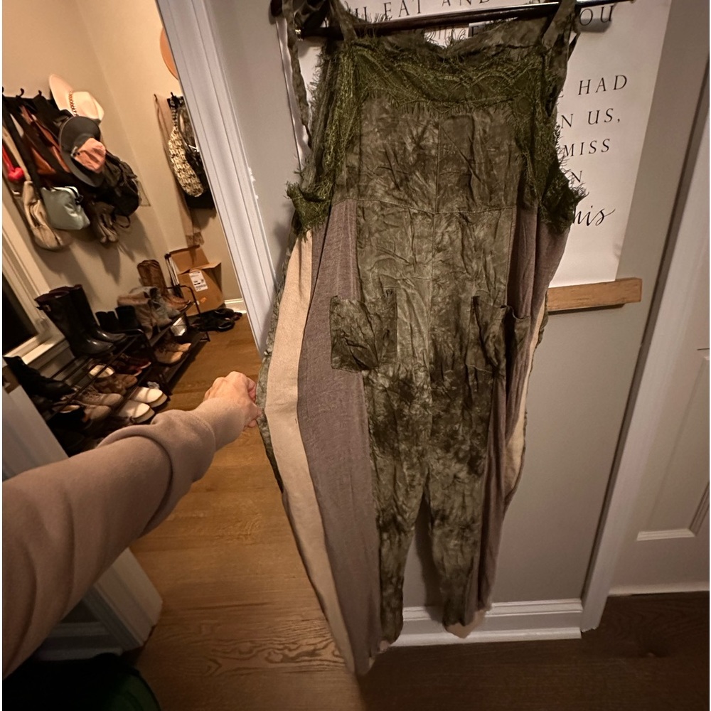 Pants jumper definitely creative fit. Still has tags on it. Lightweight comfort - Picture 2 of 5